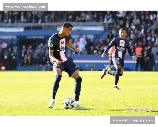 曼联领跑三强争夺埃基蒂克,法兰克福标价 1 亿欧元 曼联领跑三强争夺埃基蒂克,法兰克福标价 1 亿欧元